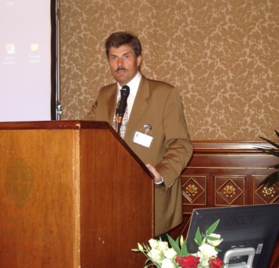 Dr Jerzy Kolasinski during the session of the Italian Society of Hair Restoration.
